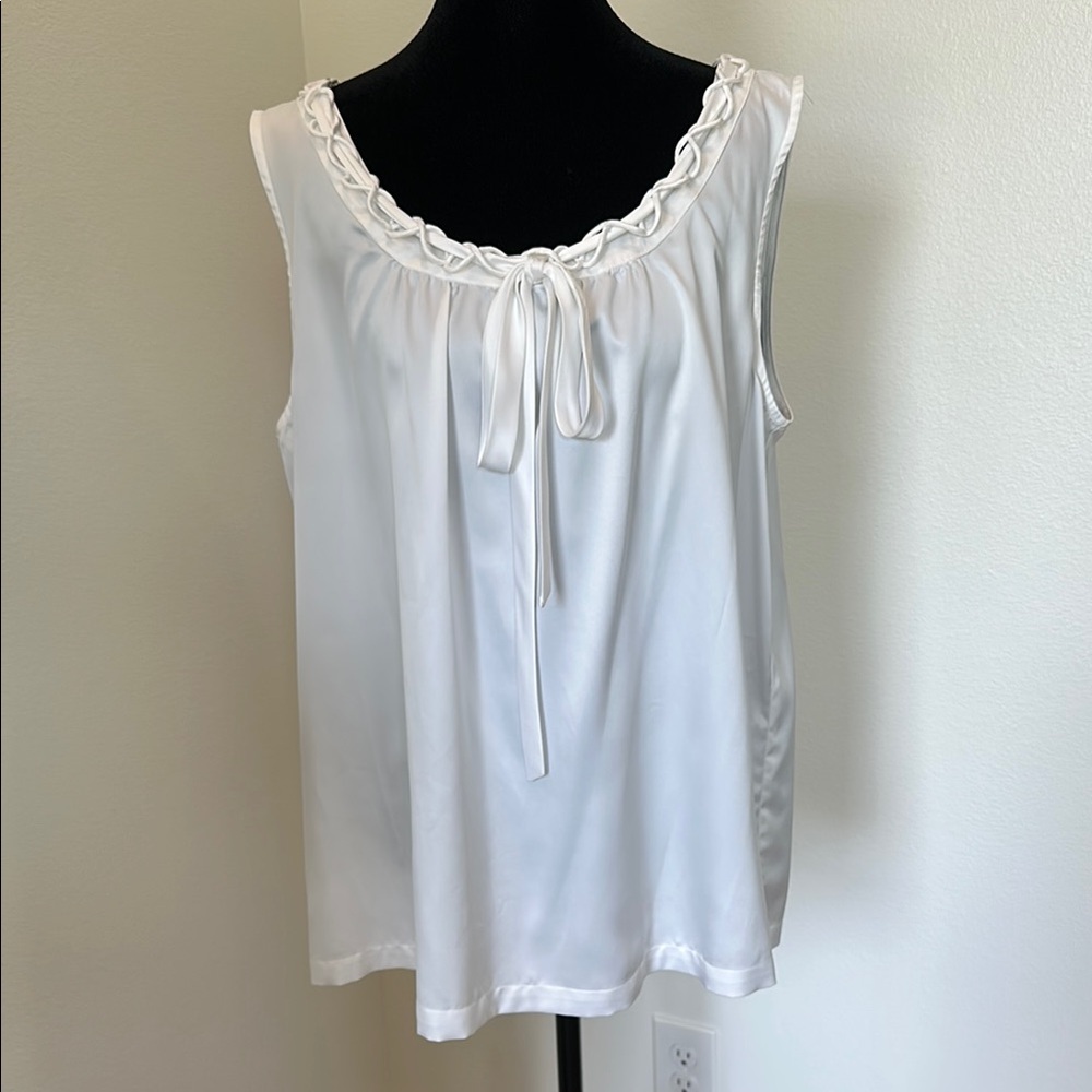 NWOT-Elegant White Sleeveless Blouse